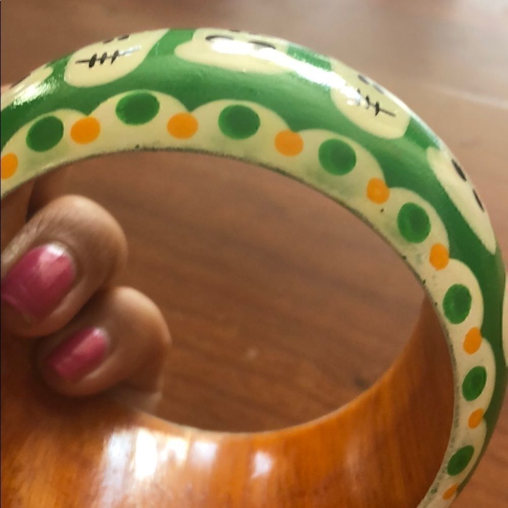 Wood hand painted skull bracelet - Picture 4 of 4